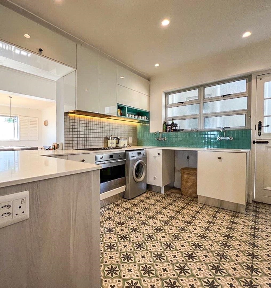 2 Bedroom Property for Sale in Sea Point Western Cape